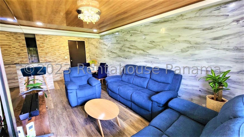 Renovated Apartment in PH Vistas del Rocío